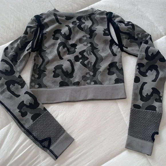 Long Sleeve Shirt - Camo Print  S Small - Yoga Dark Gray & Black - Picture 5 of 8